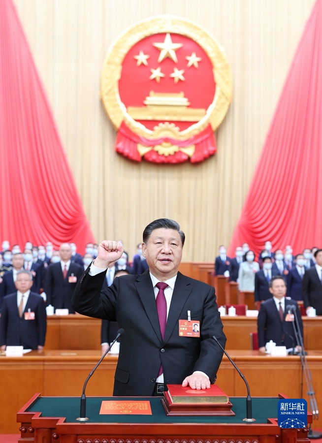 十四届全国人大一次会议选举产生新一届国家领导人 习近平全票当选国家主席中央军委主席 赵乐际当选全国人大常委会委员长 韩正当选国家副主席 新当选国家领导人进行宪法宣誓 会议批准国务院机构改革方案(图7)