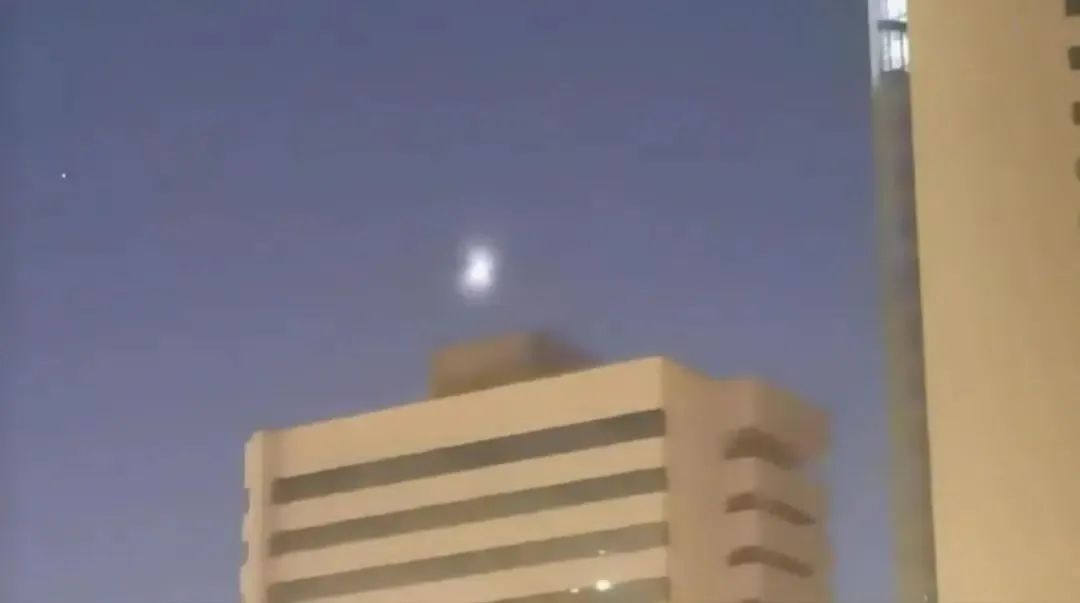 新疆夜空不明飞行物是什么？当地揭秘