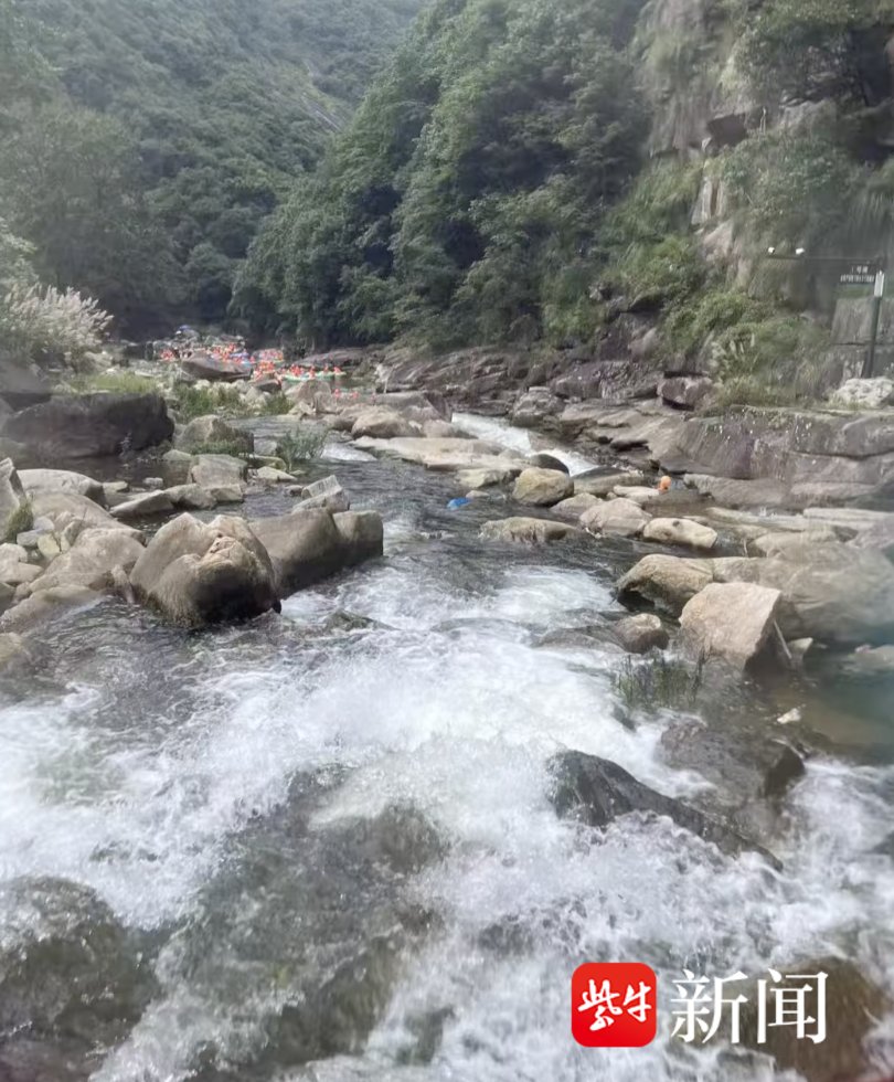 村民捞手机索酬未果扔回水中,警方:行政拘留(图2) 图片