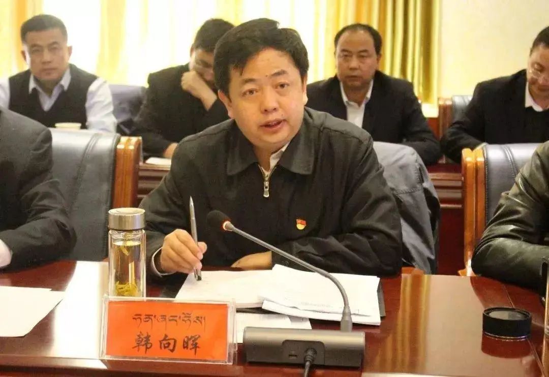 青海一落马官员受贿细节曝光：接行贿者车钥匙将车开回家，车内拉杆箱装有198万元现金，为防组织识别钱来源，与妻子打散钞票顺序再捆扎