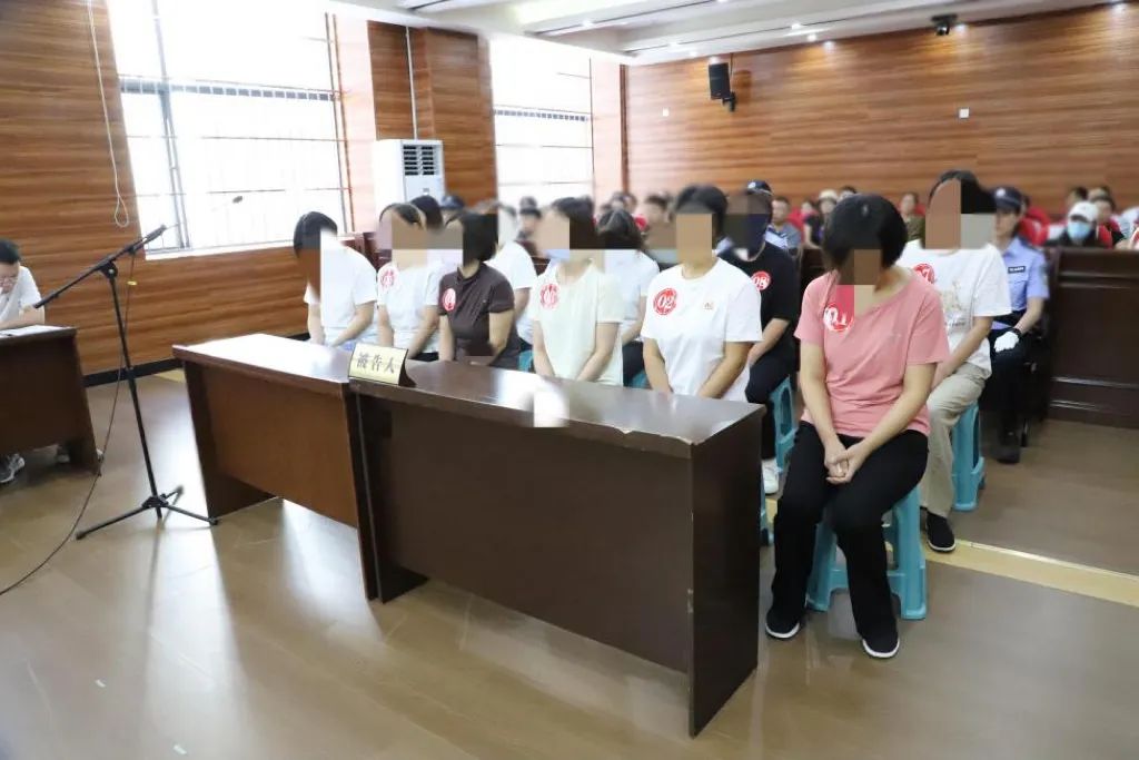 11人4年偷40万元肉制品，小学食堂竟成“硕鼠窝”！