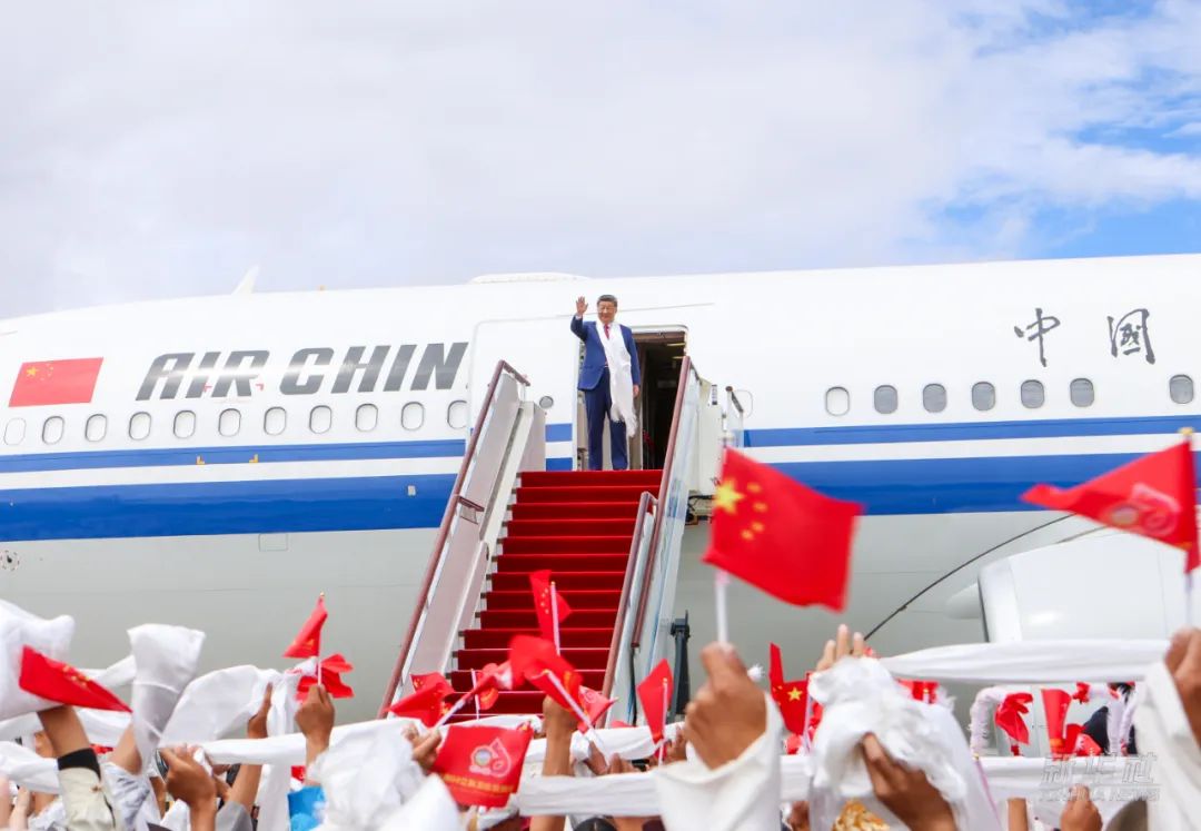 习近平离开西藏返回北京(图3) 习近平离开西藏返回北京(图3)