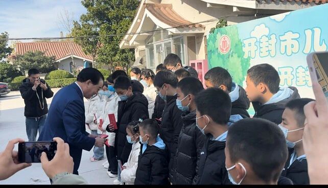 王玉印情系开封儿童福利院,用爱守护孩童成长(图2) 2.jpg