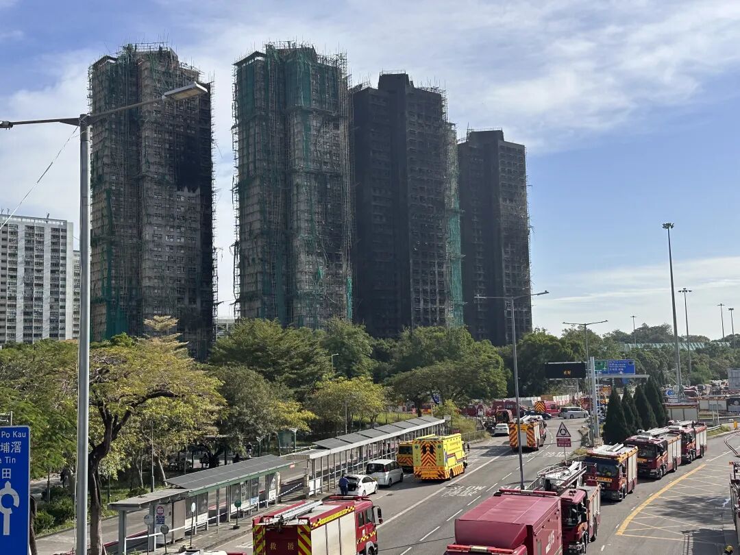 香港火灾仍有约200人情况未明,火灾现场温度一度超过500度(图1) 香港火灾仍有约200人情况未明,火灾现场温度一度超过500度(图1)