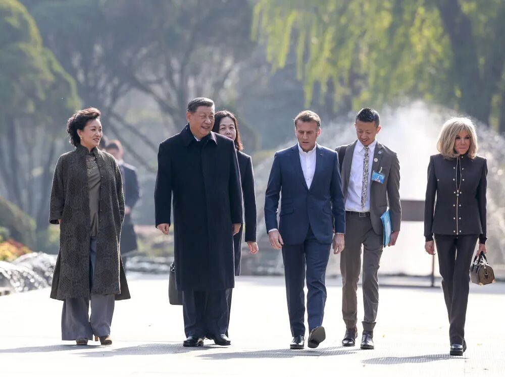 习近平同法国总统马克龙在成都进行友好交流(图2) 2.jpg